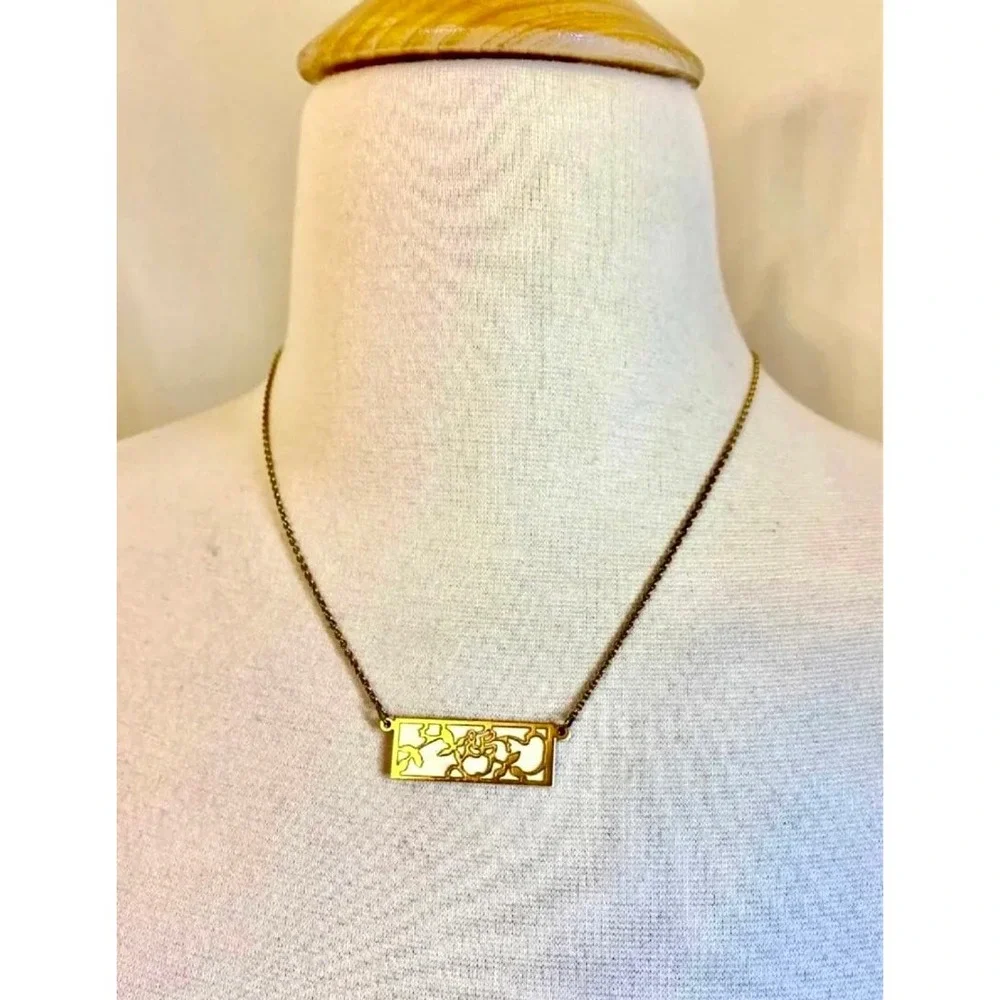 Pendant Necklace‎